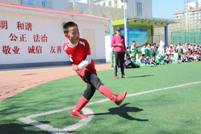 哈兰德头球建功，曼城取得领先