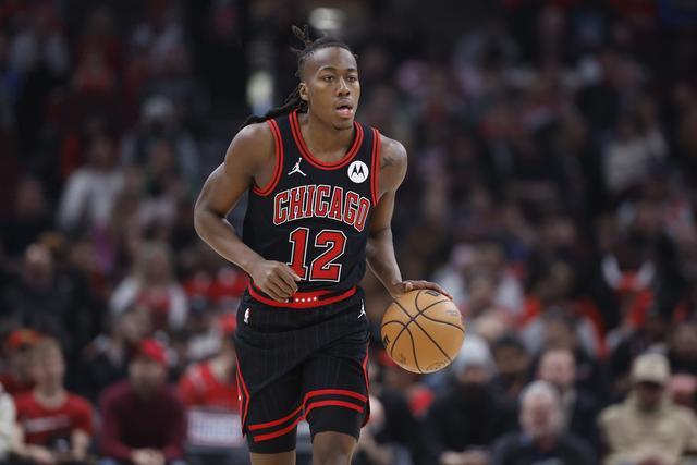 杯赛中奥斯纳布吕克重绘和平标志以声援乌克兰